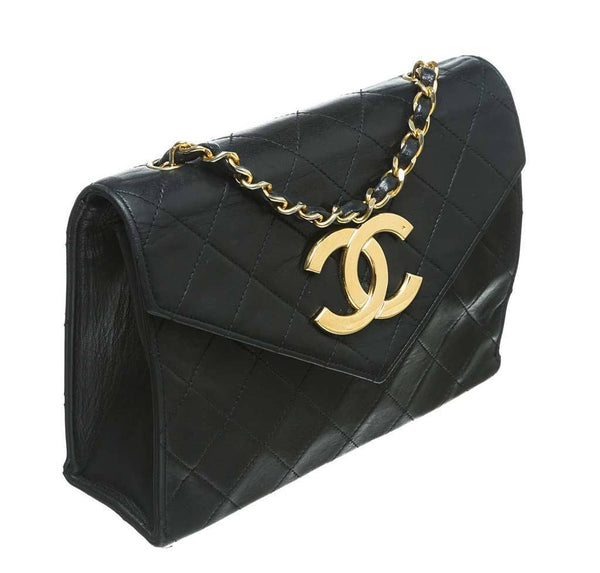 chanel flap shoulder bag black used side